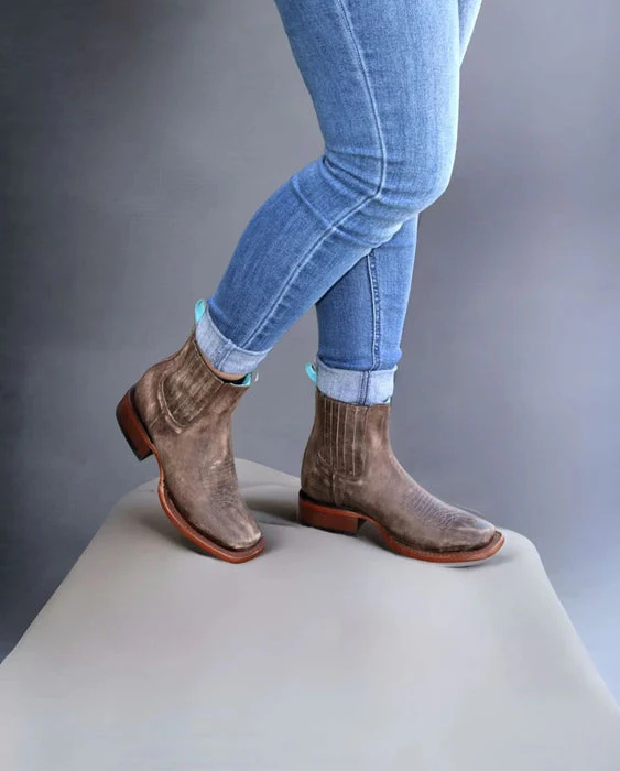 Botin Charro Quincy con Punta Cuadrada Color Cafe Claro - Image 4
