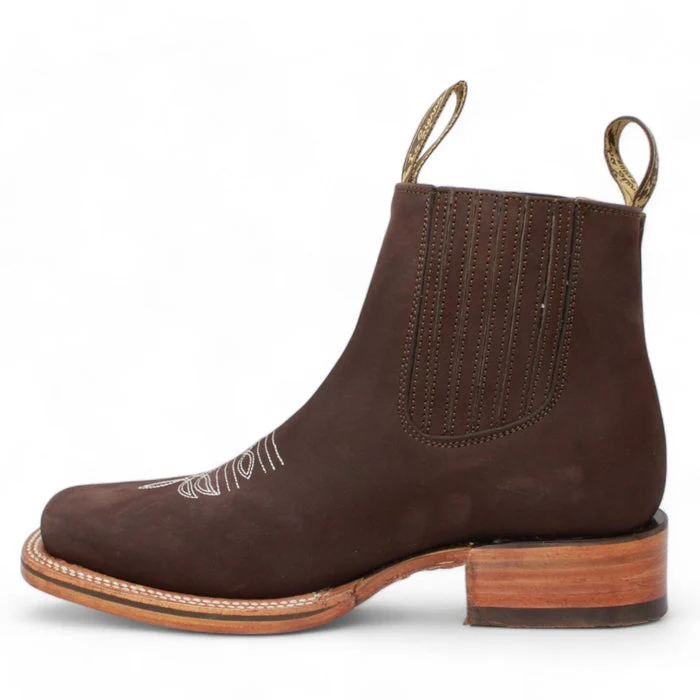 Botines Charros Quincy de Gamuza con Punta Cuadrada Color Cafe - Image 2