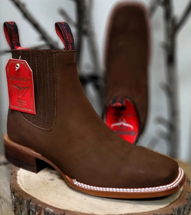 Botin Charro Quincy de Gamuza con Punta Cuadrada - Image 2