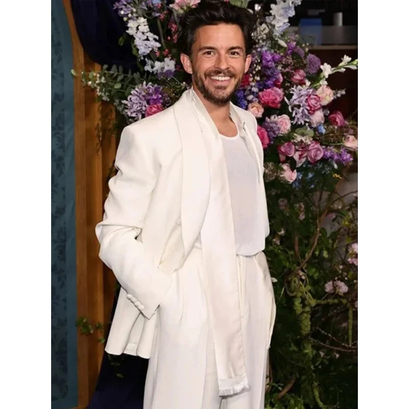 Jonathan Bailey Bridgerton Premiere White Suit - Image 2