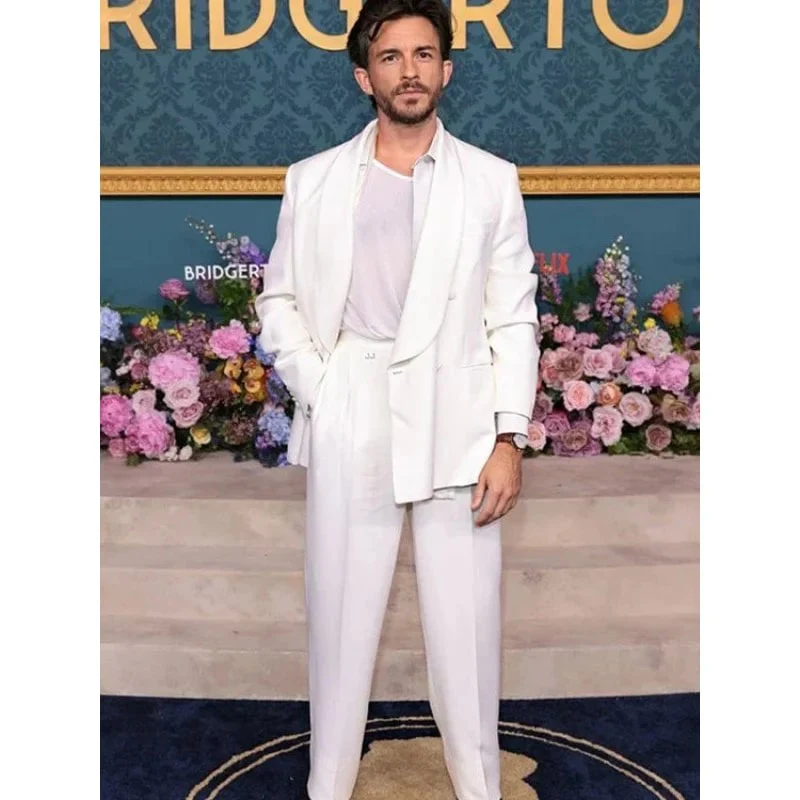Jonathan Bailey Bridgerton Premiere White Suit - Image 4