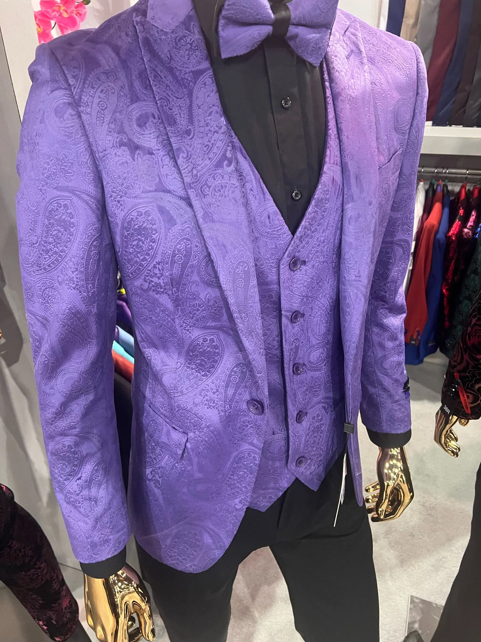 Menƒ??s Purple Paisley Tuxedo Suit ƒ?? 3 Piece Formal Set with Vest and Bow Tie - Image 3